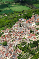 Fototapeta premium vue aérienne de l'abbaye de Vézelay en France