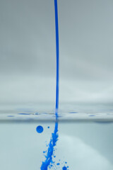 farbe tropfen strahl wasser blau