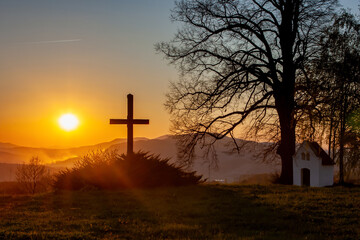 Słońce zachodzące w Januszowej. © Jacek