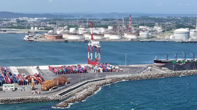 宮城県仙台市の仙台港の風景をドローンで撮影しました。