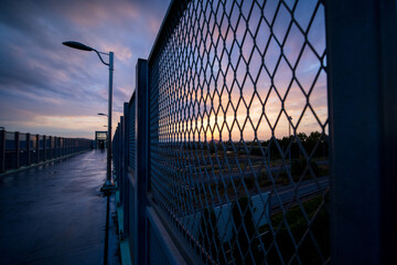 막다른 길 가로막는 철조망