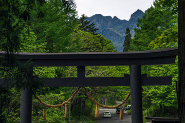 Fototapeta premium 長野 戸隠神社 中社から戸隠山を望む