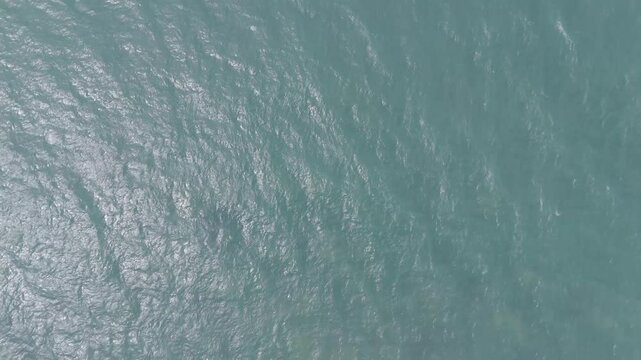 Imagem a&eacute;rea em plano Zenital do mar at&eacute; a vila na Praia da Ta&iacute;ba - S&atilde;o Gon&ccedil;alo do Amarante, Cear&aacute;.