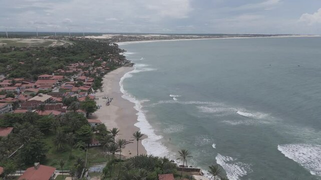 Imagem a&eacute;rea se aproximando da pesqueira na Praia da Ta&iacute;ba - S&atilde;o Gon&ccedil;alo do Amarante, Cear&aacute;.