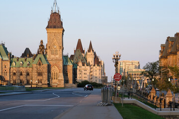 Obraz premium Evening square in front of the Parliament Hill October 2024