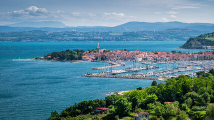 Vue a�rienne d'Izola sous le soleil en Slov�nie sur la c�te adriatique