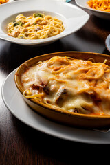 Close up von Pasta mit Käseüberbacken