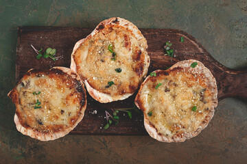 scallop shells, stuffed, baked with cheese, in the oven, julienne with scallops,