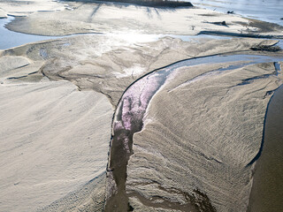 Piękne piaszczyste plaże nad Wisłą w okolicach Warszawy. Widok z lotu ptaka © hunter76