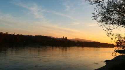 die Donau in Abenddämmerung, bei Melk
