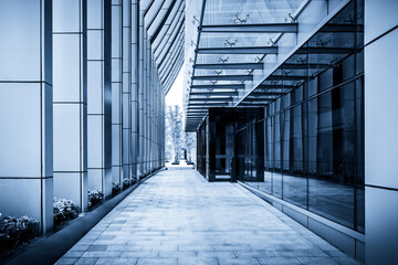 Sleek Modern Architecture: A Serene Walkway in Urban Design