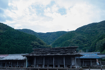 椎根の石屋根倉庫