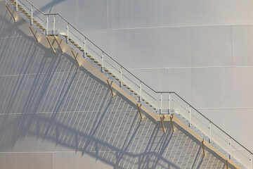 Obraz premium walking the upstairs inspection visual record storage tank oil stairs on the side