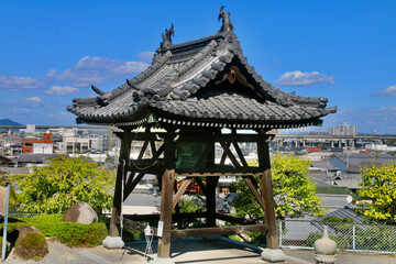 Fototapeta premium 郷照寺・第78番札所・鐘楼堂（香川県・四国遍路）