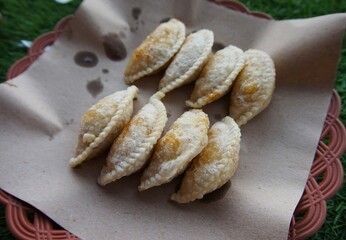 Delicious pastel cakes that are neatly and beautifully arranged