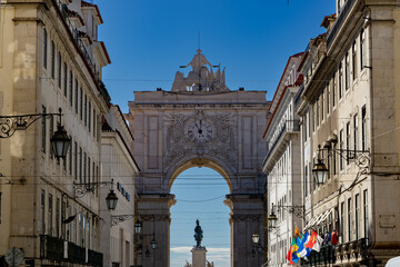 Die schöne Altstadt Lissabon in Portugal mit Burgen alten Gebäuden und Straßen und Baukunst