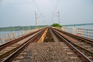 Obraz premium Railway track in India. Outback Northern Territory Indian railway track.
