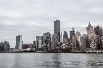 Fototapeta premium Panoramic view of Manhattan from Roosevelt island , New York , USA