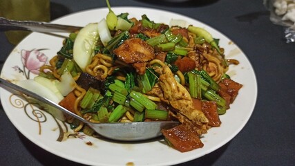 fried noodles in indonesian street food