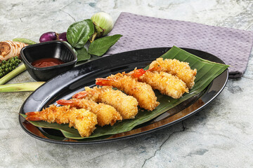 Shrimp tempura with spicy sauce