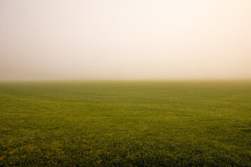 Nebel im November im Herbst bei Sonnenaufgang
