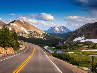 Naklejka premium road in the mountains