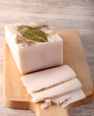 Hard pork fatback with spices