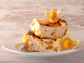 Apricot cheesecake slices