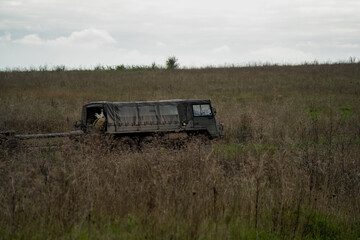 British army bae systems, Puch, Daimler, Pinzgauer High-Mobility All-Terrain 6x6 vehicle towing a 105mm Light Artillery Gun on a military exercise © Martin