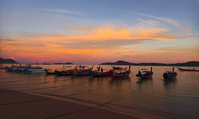 Fototapeta premium A beautifully serene view of a stunning sunset with fishing boats