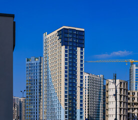 Obraz premium Modern buildings, walls and windows. City view on a sunny day. 