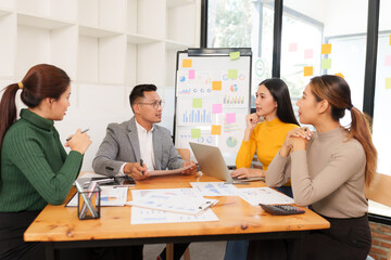 Fototapeta premium Group of Asian businessmen are sitting in a meeting, talking, exchanging knowledge. Presentation about office work