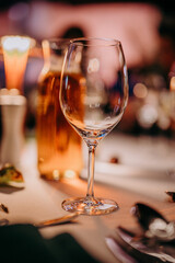 Kieliszek z upitym winem