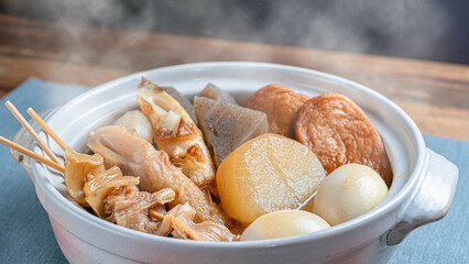 土鍋で煮込んだおでん　Japanese oden
