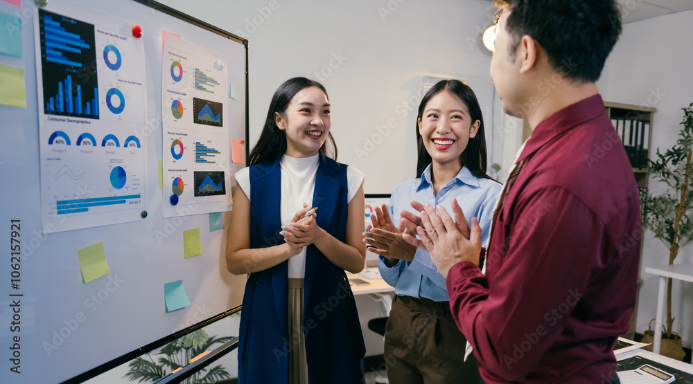Poster asian businesspeople clapping hands, congratulating their colleague after a successful presentation 