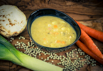 getrocknete harte Erbsen für eine Erbsensuppe