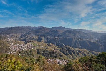 Val di Cembra e Cembra paese con il lago di Lases dal piz delle Agole