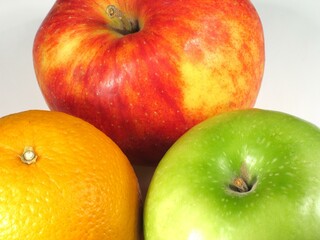 Vibrant Collection of Fresh Rangpur and Valencia Oranges Among Other Seedless Fruits