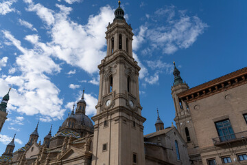 Fototapeta premium Majestic Dome Architecture Under Blue Sky - Historical Landmark Photo