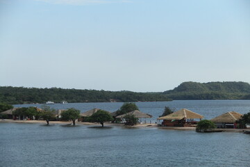 ilha do amor parcialmente submersa em alter do ch&atilde;o, par&aacute; 
