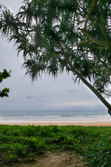 Wunderschöne Natur der Andamanensee und weißer Sandstrand am Morgen am Patong Beach, Insel...