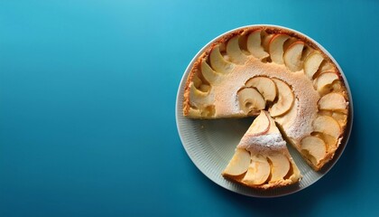 Obraz premium apple pie on bright background top view with space for text