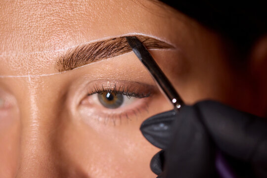 Eyebrow Styling Techniques Using Precision Tools During a Comprehensive Beauty Session