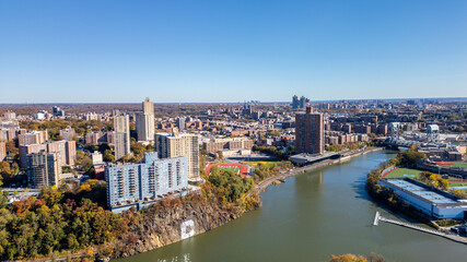 This location in the Bronx offers stunning views of lush greenery, a picturesque lake, and urban structures. Framed by the river, it showcases iconic bridges and the New York City skyline 