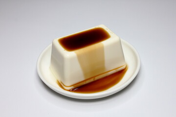 シンプルな食事 (Simple Meal) - 豆腐と醤油だけで作るシンプルな食事は、飽きずに食べられます。