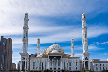 カザフスタンのアスタナにあるモスク、ハズレット スルタン モスク
