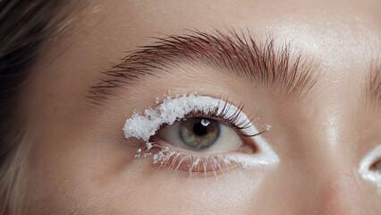 Obraz premium stylish minimalism, Snow mascara: a close-up shot of an eye adorned with vibrant Snow mascara on naturally long lashes
