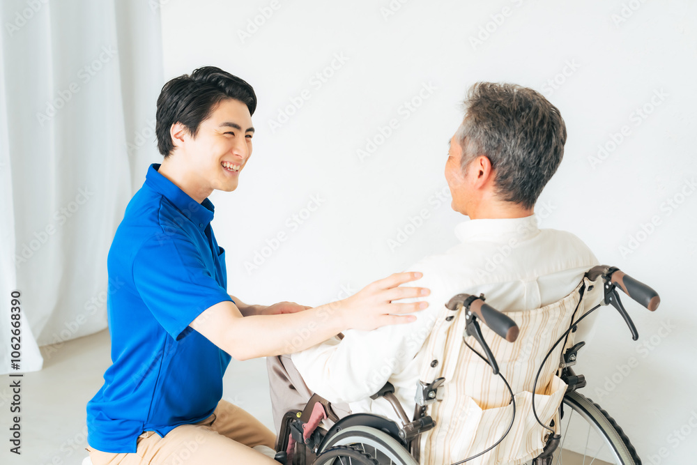 Poster 介護、介護士、サポート、支援、スタッフ、デイサービス、車いす、ヘルパー、ホームヘルパー、日本人、男性、シニア、高齢者、お年寄り、老人、患者、リハビリ、車椅子、真心、笑顔、介助、優しさ、訪問、障害、障がい者、老人ホーム、介護施設、仕事、アルバイト、介護福祉士、ウェルネス、理学療法士、病院、治療、診療、安心、サービス、コピースペース、医療、マッサージ、リハビリテーション、福祉、ヘルスケア、職員、見守り