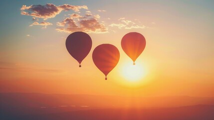 Fototapeta premium Silhouette of balloons against the glow of sunset
