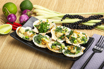 Grilled scallops with green onion